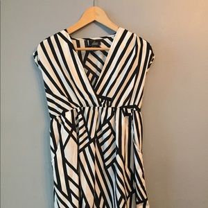 Black and white maternity tunic with pockets